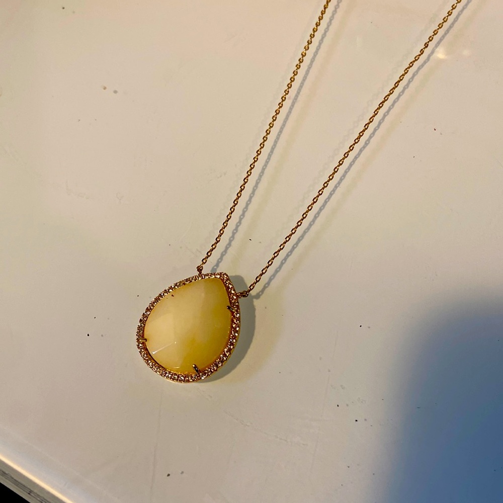 Beautiful gold pendent necklace